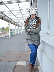 Brunette hottie Roxy masturbates in her car