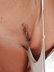 Brunette Pepper Ann slips off her white jeans and shows off