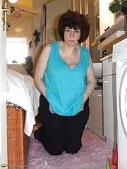 Curvy chubby amateur show off their big saggy melons in bath