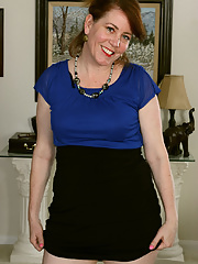 Elegant BBW mature Caitlin Moore spreads her legs wide open to show her pinkish stretched muff