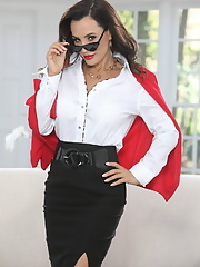 Gorgeous wife Lisa Ann shares big boner with Kimmy Granger