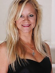 Heidi Gallo gets naked and spreads her legs on the stairs