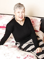 Horny British mature lady getting wet and wild