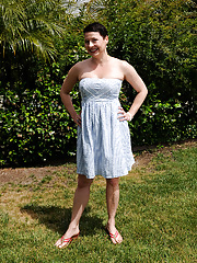 Kali Karinena Plays Naked Golf