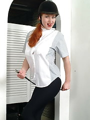 Katarina loves to show you her milf body