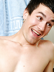 Milf in-heat intrudes into the bathroom for a dosage of fresh meaty filling