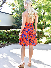 Naughty mom masturbates and flashing her pussy outdoors