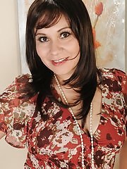 Older babe Frederika exposes her trimmed pussy hair