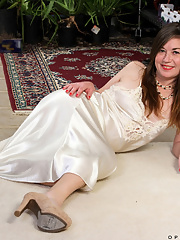 Sexually arousing mature Ophelia Jones playing with her unshaved vagina