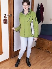 Short hair mom Sosha Belle stripping of and showing her hairy pussy