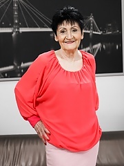 Very old granny Anastasia with short hair opens her twat for hardcore smashing