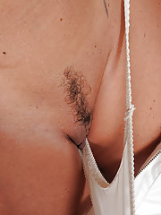 Brunette Pepper Ann slips off her white jeans and shows off