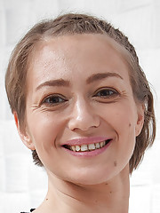 Skinny Yulenka Shows Her Flexibility