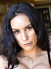 Tia Bleu Flashing Her Stunning Pair Of Big Boobs And Pink Nipples