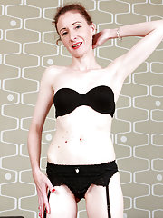 Skinny Sexy Scarlet Louise Shows Off