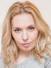 Pale Mature Mom Alexa Si With Natural Tits Riding Dick Before Missionary Fuck