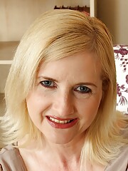 Mature Blonde Kim Brosley With Nice Tits Spreading Her Legs And Rubbing Her Wet Twat