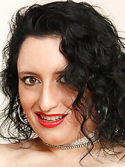 Fabulous Mature Jasmine De Launay With Big Tits Toys Her Pussy In Sexy Stockings