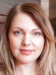 Skinny Mature Amateur Unveils Her All Natural Pussy