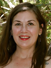 Smiling Mature Olivia Johnson With Small Natural Tits Undresses In The Forest