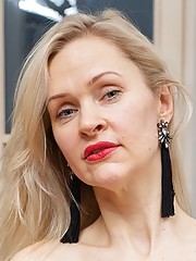 Thin Smiling Mature Midge Mayor With Small Tits Undresses With Stockings On Couch